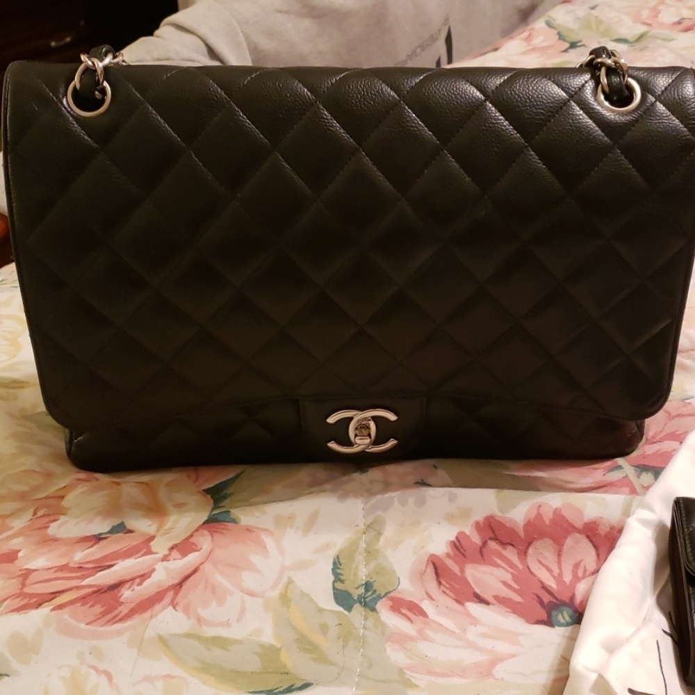 Double flap, Maxi caviar chanel silver and black XL calfskin
